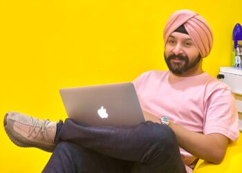Navjot Sidhu : Moving his way to the top as a growing singer.