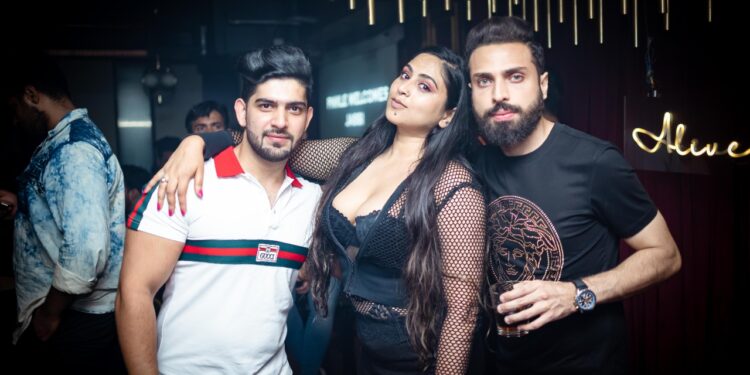 Rohit Khosla gaining massive fan base with his singing on Spotify.